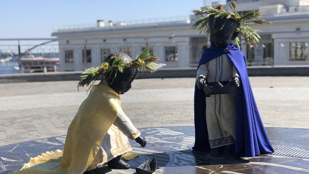 Малюків-засновників Києва одягнули у князівські шати - зображення
